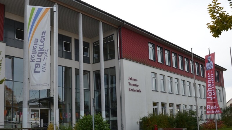 Die Sanierung der Abensberger Johann-Turmair-Realschule ist eines der Projekte, die nach hinten geschoben werden könnten, um im Kreishaushalt wieder freie finanzielle Spielräume zu schaffen.