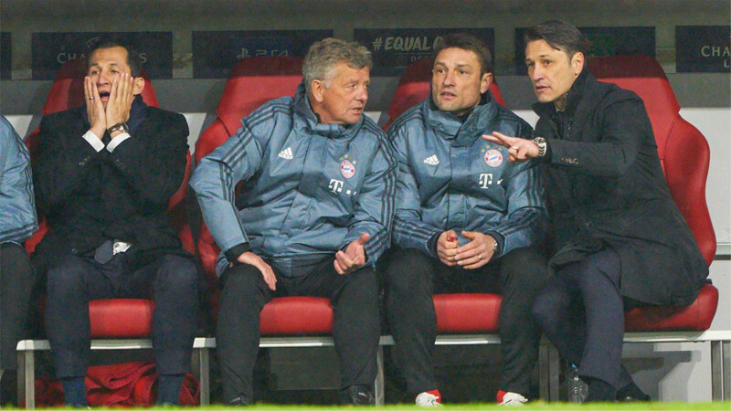 Entsetzen auf der Bayern-Bank: Sportdirektor Hasan Salihamidzic, Co-Trainer Peter Hermann, Assistent Robert Kovac und Chefcoach Niko Kovac (v.li.).