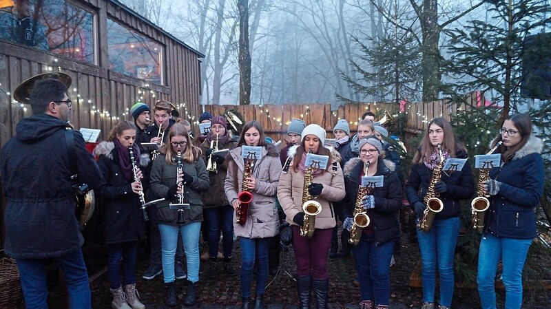 Die Hofmarkmusikanten spielten weihnachtliche Weisen.