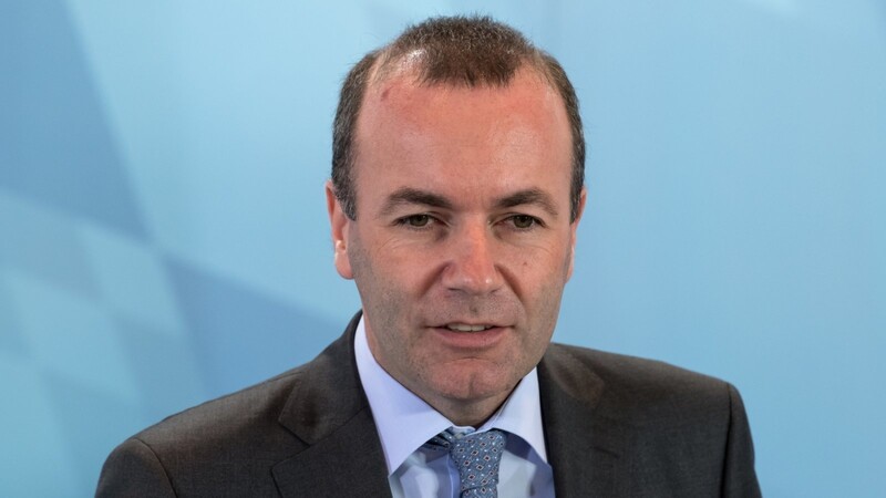 Der Europapolitiker Manfred Weber wird als möglicher Nachfolger von CSU-Chef Horst Seehofer favorisiert. Weber strebt aber das Amt des des EU-Kommissionspräsidenten an, was wiederum den Parteivorsitz ausschließt.