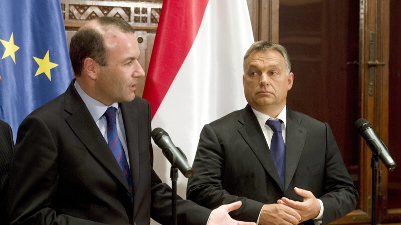 Das Verhältnis zwischen EVP-Spitzenkandidat Manfred Weber (l.) und Ungarns Premier Viktor Orbán ist belastet.