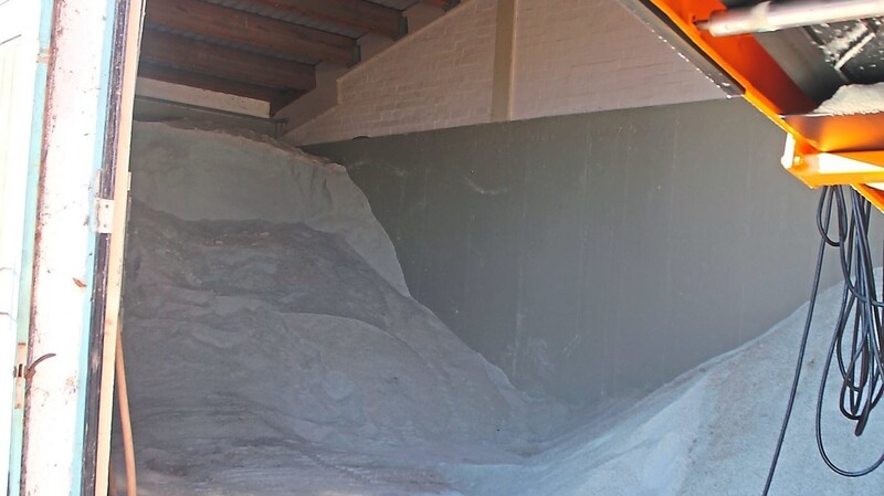 Der klägliche Rest, der ehemals 500 Tonnen Salz, im Lager des Bauhofs Plattling - ob er noch gebraucht wird, zeigt sich in den nächsten Wochen.