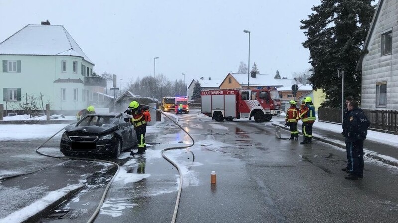 Am Dienstagvormittag brannte ein Auto in der Löschenbrandstraße in Landshut vollständig aus.