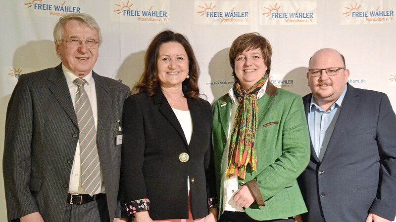 Die Redner beim Lichtmessempfang der Freien Wähler: Günter Grzega, der die Gemeinwohl-Ökonomie vorstellte, Jutta Widmann, Annette Walter-Kilian und der FW-Ortsvorsitzende Martin Söll (von links).