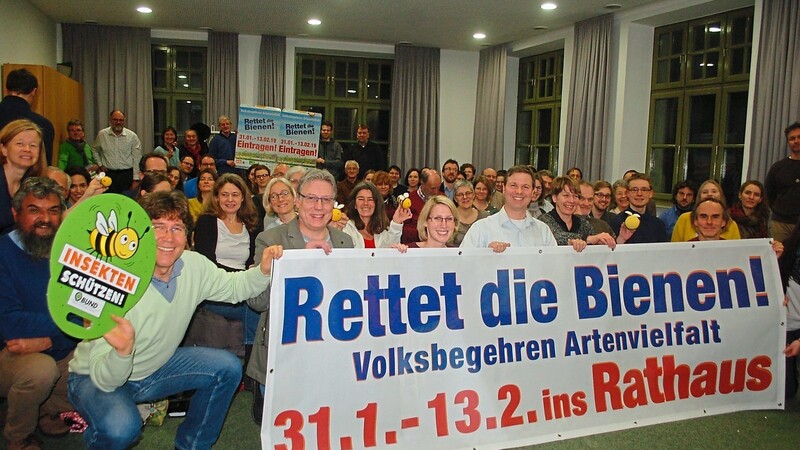 In Regensburg gründete sich ein regionales Unterstützer-Bündnis für das Volksbegehren "Rettet die Bienen".