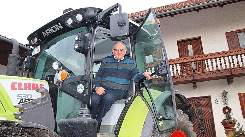 Von 2002 bis 2014 war Josef Brunner Bürgermeister von Landau. Bereits während dieser Zeit hat er den Hof in Oberframmering an den Sohn übergeben. Nach wie vor übernimmt der Altbürgermeister aber auch gerne landwirtschaftliche Arbeiten und ist mit dem Bulldog unterwegs.