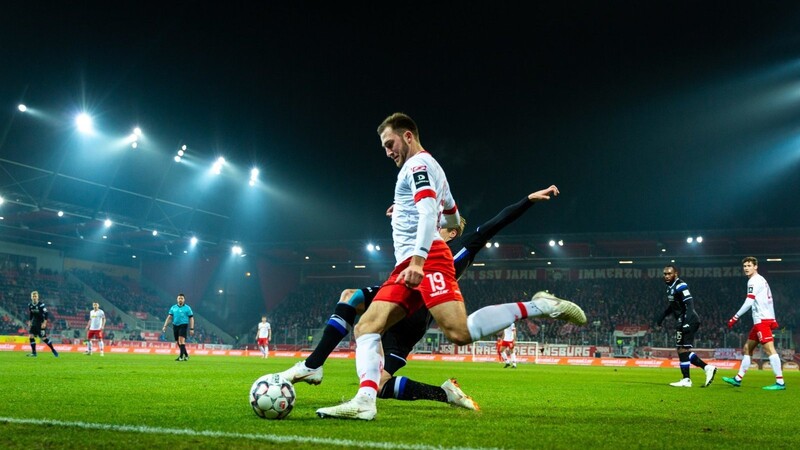 Der SSV Jahn Regensburg hat sein Heimspiel gegen Arminia Bielefeld verloren.
