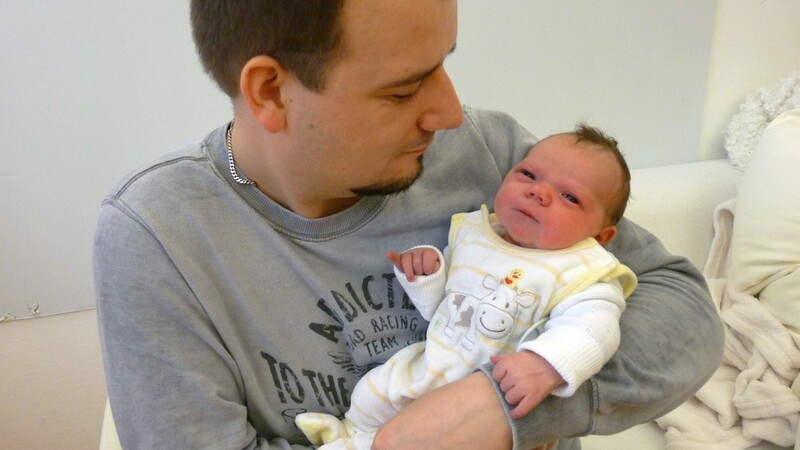 Nach harten Verhandlungen hat die EU-Kommission zehn Papa-Baby-Tage nach der Geburt durchgesetzt.