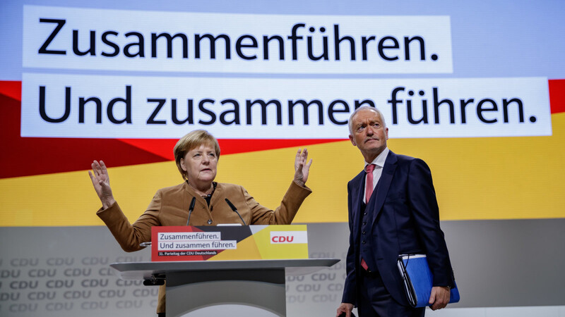 Angela Merkel bei den Vorbereitungen für den Parteitag an diesem Freitag. Vor der Wahl eines neuen Vorsitzenden wächst in der Partei die Nervosität.