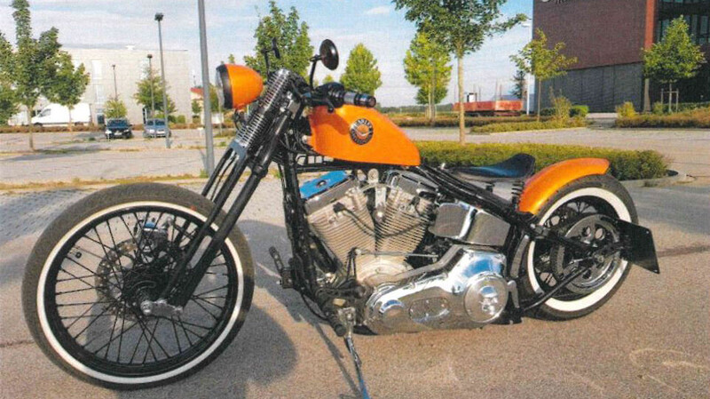 Dieses Bild zeigt das original Motorrad, das Anfang März aus einer Tiefgarage in Dietersheim im Landkreis Freising gestohlen wurde.