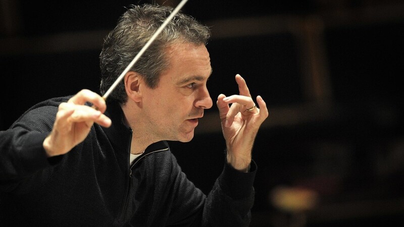 Der Dirigent Jonathan Nott.