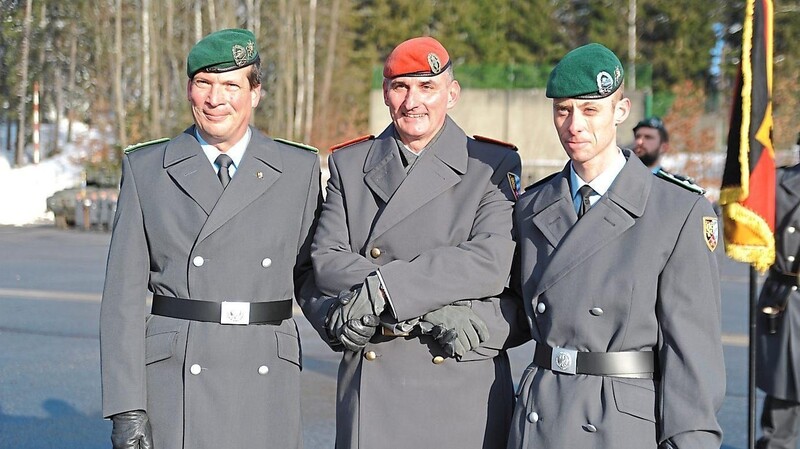 Oberstleutnant Jan Mirko Schmidt (v.li.) , General Jörg See und Oberstleutnant Germar Lacher.