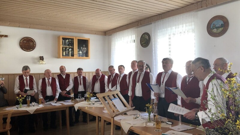 Der Männerchor feierte mit einem Hoagarten, zu dem viele Musikfreunde kamen, sein 60-jähriges Bestehen.