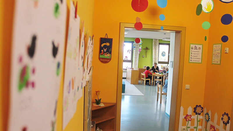 In einigen Kindergärten im Landkreis wie hier in Neufahrn, gehen die Träger in Vorleistung, so dass die Eltern schon jetzt bei den Gebühren entlastet werden.
