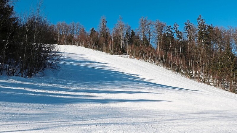 Der Skihang in Unterhütte ist 600 Meter lang; der Höhenunterschied beträgt 120 Meter.