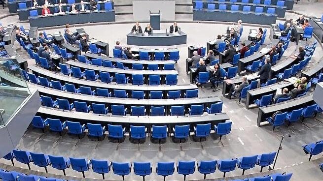 Nicht immer ist es im Bundestag so leer wie hier. Mittlerweile gibt es 709 Abgeordnete.