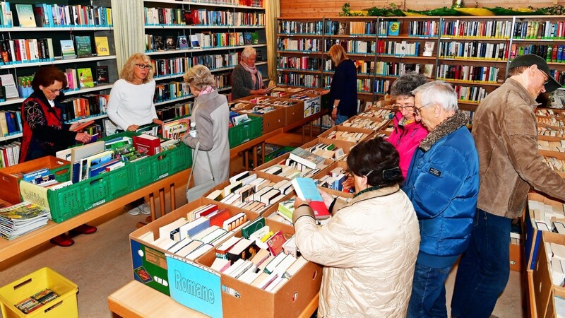 Zu jedem Tag der offenen Tür in der Pfarrbibliothek gehört ein riesiger Bücher-Flohmarkt für Erwachsene und ein weiterer mit Kinderbüchern.
