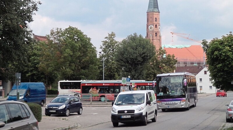 Am Herrenweiher ist in Dingolfing der zentrale Bahnhof für die Busse des Öffentlichen Personennahvekehrs.