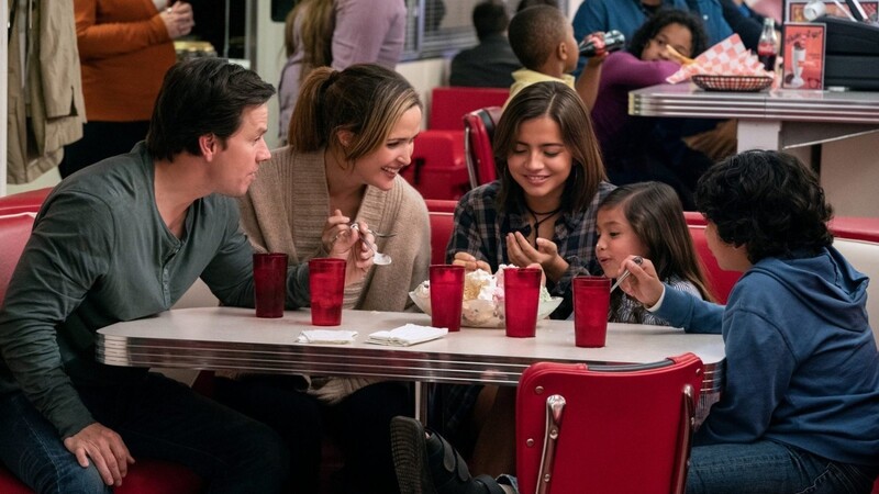 Familienglück: Pete (Mark Wahlberg) und Ellie (Rose Byrne) machen mit ihren Adoptivkindern Lizzy (Isabela Moner), Lita (Julianna Gamiz) und Juan (Gustavo Quiroz, von links) einen Ausflug.