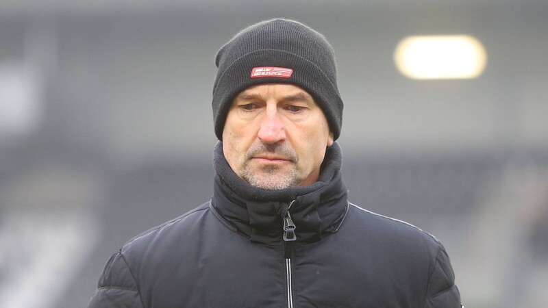 Der SSV Jahn Regensburg (hier Cheftrainer Achim Beierlorzer) hat den letzten Test vor Wiederbeginn der Rückrunde deutlich mit 0:5 verloren.