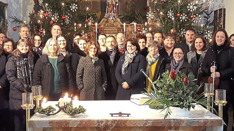 Zahlreiche Mitwirkende sorgten zum letzten Mal für weihnachtliche Klänge in der Pfarrkirche.
