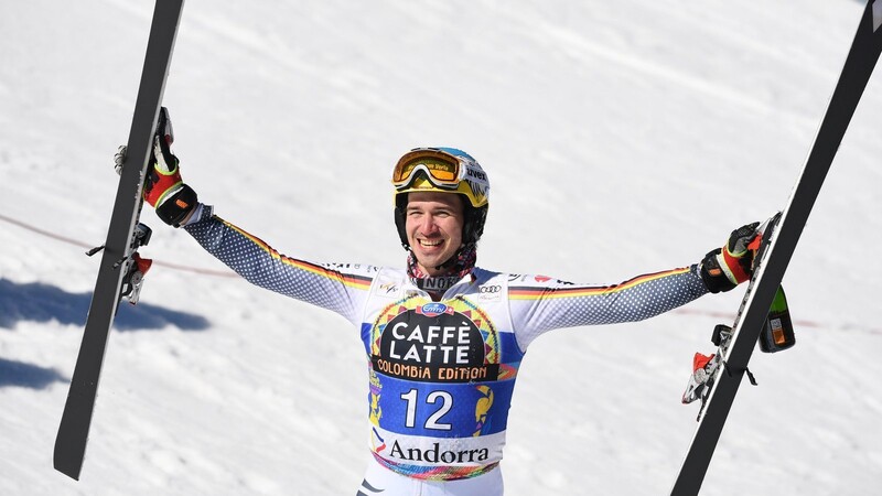 DIE ABSCHIEDSSEQUENZ: Felix Neureuther breitet seine Arme weit aus und dankt dem geneigten Publikum. Mit Platz sieben im Weltcup-Slalom in Soldeu beendet der 34-jährige Oberbayer seine große Karriere.