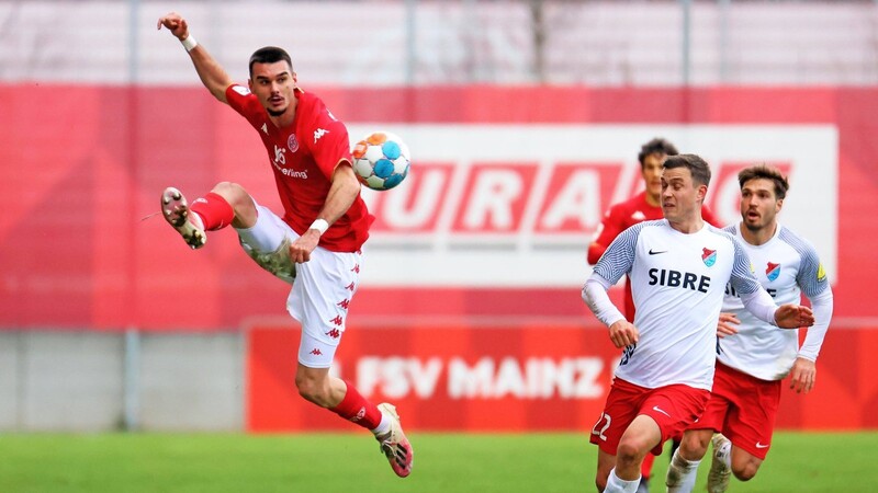 Rasim Bulić (links) wechselt von der zweiten Mannschaft des FSV Mainz 05 zum SSV Jahn.