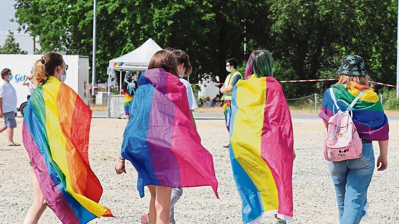 Unter dem Zeichen der Regenbogenflagge wirbt der Pride Month für eine tolerante und bunte Gesellschaft.