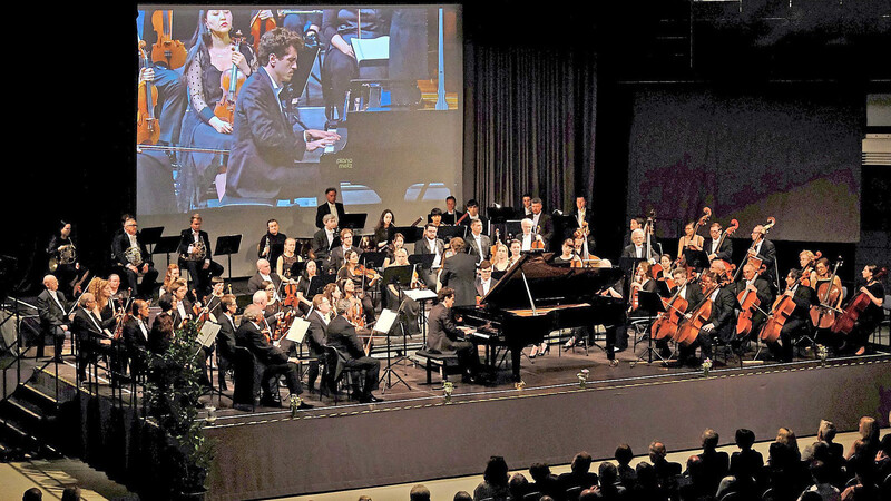 Über 1.200 Zuhörer erlebten in der Joseph-von-Fraunhofer-Halle musikalischen Hochgenuss erster Güte.