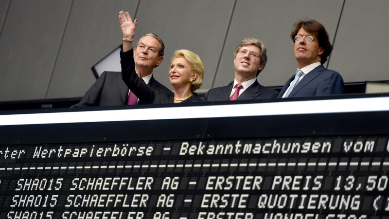 Die Schaeffler-Familie erwartungsfroh beim Börsengang 2015: Jürgen Thumann (v.l.n.r.), seine Frau Maria-Elisabeth Schaeffler-Thumann und ihr Sohn Georg Schaeffler sowie der Schaeffler-Vorstandsvorsitzende Klaus Rosenfeld.