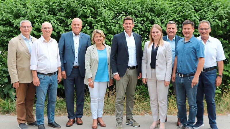 Die CSU geht mit Patrick Grossmann (Mitte) als Landtags-Direktkandidat und KPV-Vorsitzender in die Wahlen im Herbst.