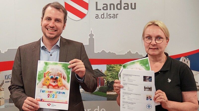 Freuen sich bereits auf das von der Stadt organisierte Ferienprogramm: Bürgermeister Matthias Kohlmayer und Kulturamtsleiterin Christine Krönner.