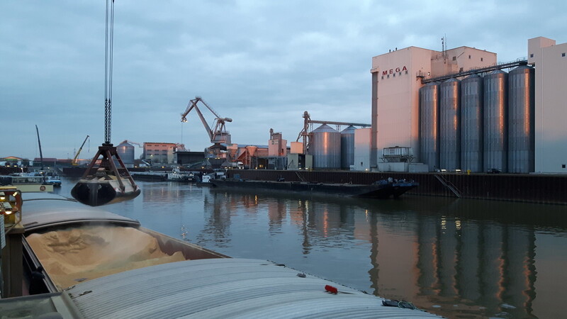 Der Hafen Straubing-Sand soll auf lange Sicht um Umschlagplätze erweitert werden.