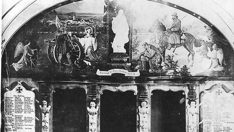 Das Kriegerdenkmal im Oratorium der alten Pfarrkirche. Gemalt von Vater und Sohn Georg und Ludwig Dieß nach 1918. In der Mitte oben die Faistenberger Madonna aus Alabaster, die nun in der St. Anna Kapelle steht.