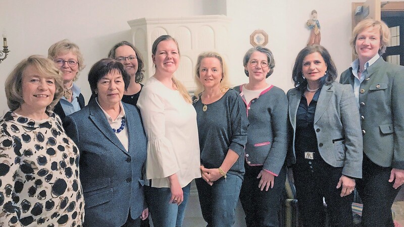 Der neue Vorstand der Frauen-Union Mainburg (v.l.): Brigitte Freyberg-Kreitmeier, Rita Högl, Gertraud Gleis, Stefanie Noderer, Maureen Sperling, Hannelore Off, Gudrun Höfter, Katherina Winkelmeier und Petra Högl.