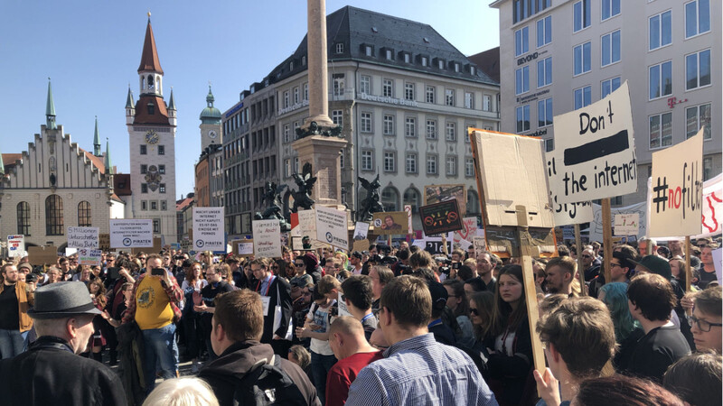 In München demonstrierten am Samstag vor der Abstimmung 40.000 Menschen.