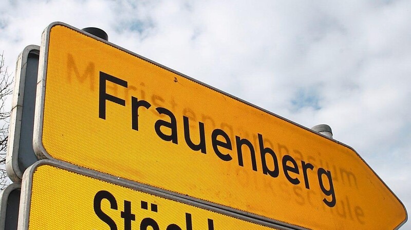 Frauenberg ist einer der Orte in der Region, dessen Verbindung zu Frauen einfach zu erklären ist: Der Ort war einst Besitz der Seligenthaler Nonnen.