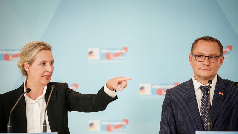 Die beiden Bundes- und Fraktionsvorsitzenden der AfD, Alice Weidel und Tino Chrupalla: Einer der beiden könnte Kanzlerkandidat werden.