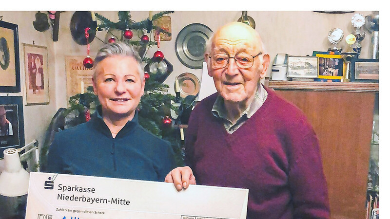 Der 92-jährige Drehorgelspieler Alfred Maierhofer sammelte mehr als 8 000 Euro für krebskranke Kinder.