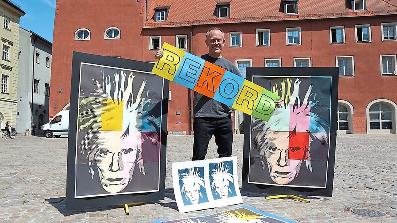 Der Oberpfälzer Extremkünstler Michael Werner will in Regensburg einen neuen Weltrekord aufstellen. Am 12. August sollen in zehn Stunden 1 000 Warhol-Porträts zu Papier gebracht werden.
