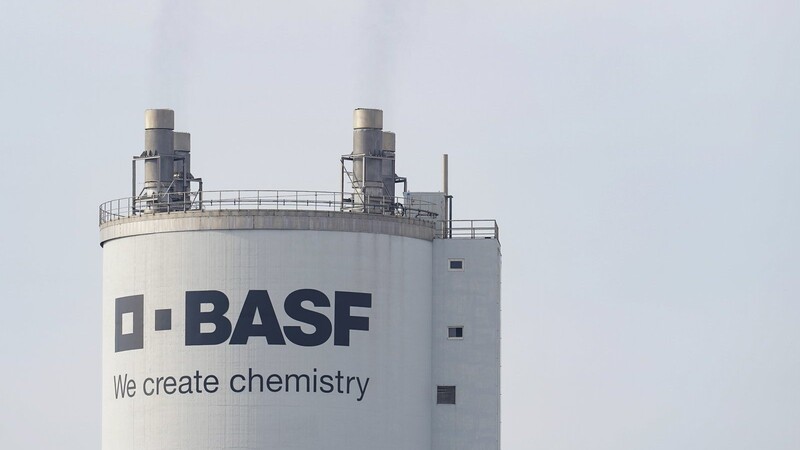 Die Aktie des Chemiekonzerns BASF verlor im Wochenvergleich ganze sieben Prozent.