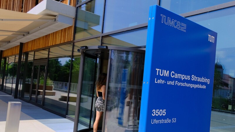 Wissenschaftsministerium und TUM Campus lassen wissen, dass das Ausbauziel von 34 Professoren nicht in Frage gestellt wird.