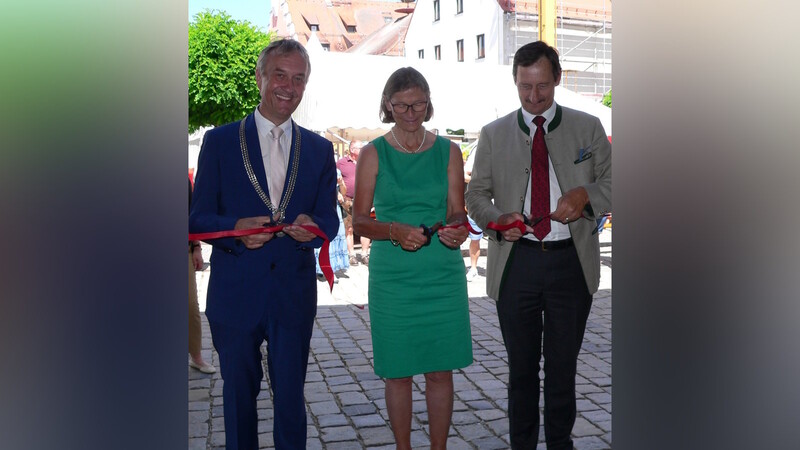Prinz Christoph eröffnete Gemeinsam mit Bürgermeister Herbert Blascheck und der Gattin zwei neue regionale Kultur-Highlights: Den "Kunstkasten" und das interaktive Museum "ErLebnis Geschichte", beide im Kastnerhaus.