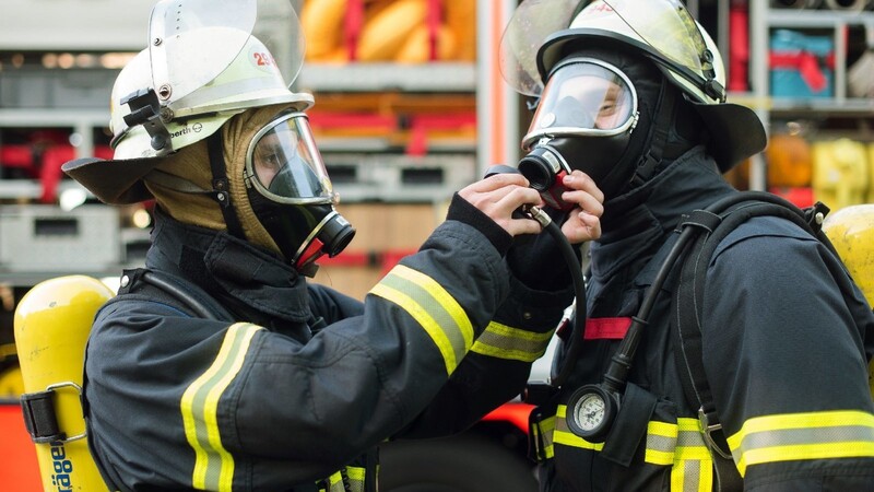 Einsatzkräfte der Feuerwehr rückten zu einem Vorfall im Kreis Passau aus. (Symbolbild)