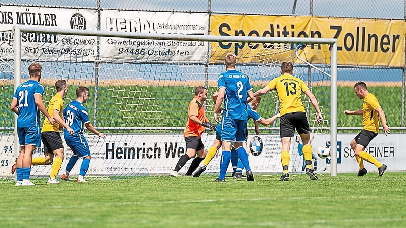 Zu einer Neuauflage der Erstrunden-Partie zwischen dem SV Haidlfing (in blau) und SV Großköllnbach kommt es am 9. Juli in Haidlfing.