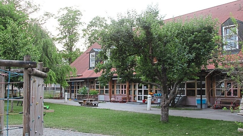 Seit 1992 hat der Kindergarten am Standort im Zehentweg seine Tore geöffnet und ist bis heute Heimat für viele junge Langenpreisinger.