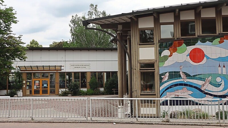 An beiden Moosburger Grundschulen gibt es eine Warteliste für Betreuungsplätze.