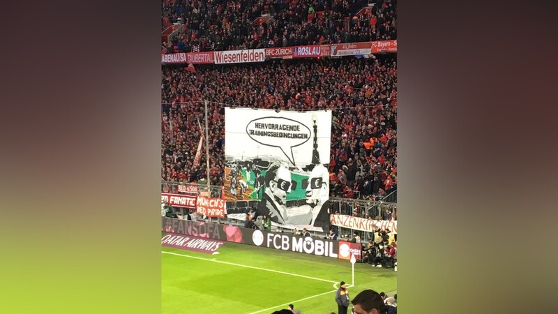 "Hervorragende Trainingsbedingungen" - das Protest-Transparent der Bayern-Ultras.