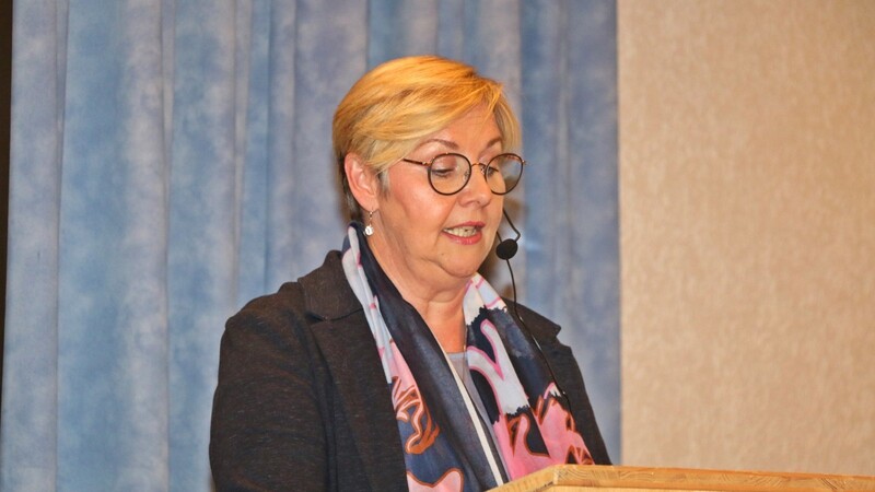 Bürgermeisterin Raimunda Menzel bei der Bürgerversammlung.
