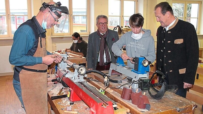 In der Technikerschule werden die Instrumente gebaut.